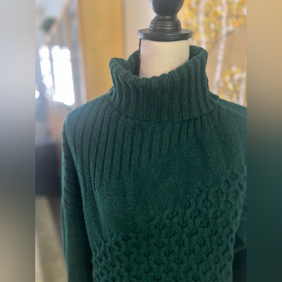Nine West - evergreen woven turtleneck sweatshirt with different patterns - Picture 2 of 10